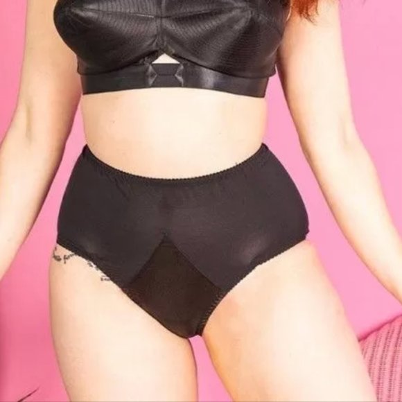 SET Girdle Belt Bizarre and Knickers Maitresse Nouveau WHAT KATIE DID - Picture 3 of 9